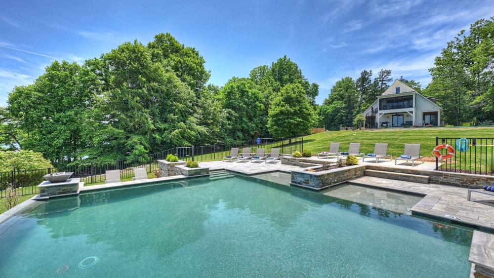 Azalea Retreat - The Cottage by AvantStay Pool